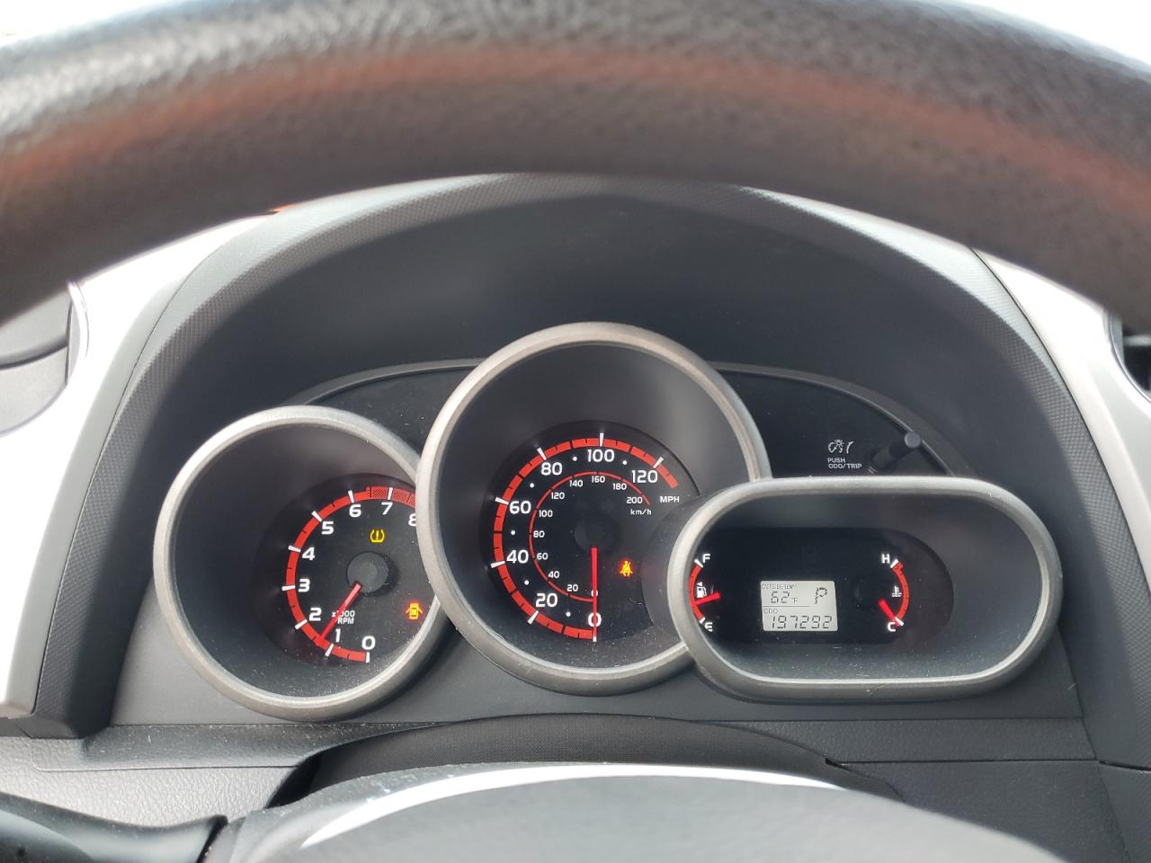 2009 Pontiac Vibe - Image 9