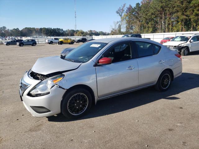  NISSAN VERSA 2015 Серебристый