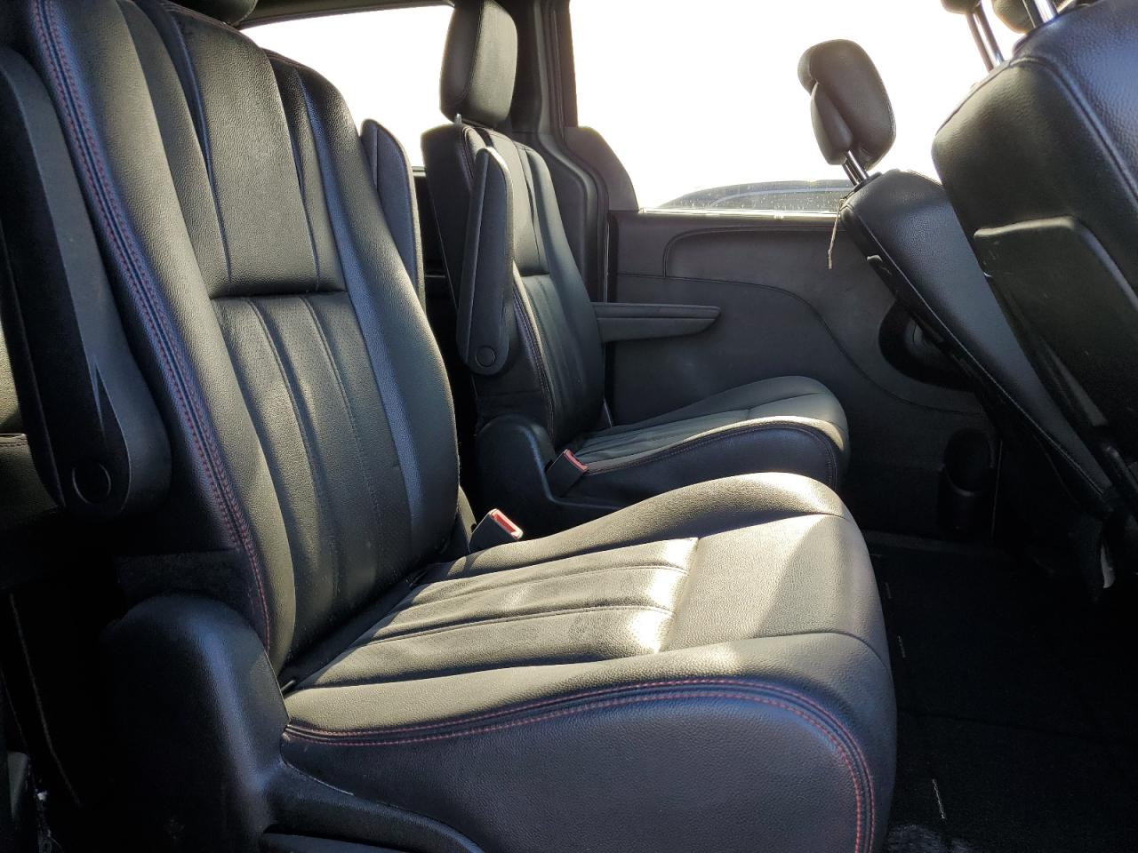2019 Dodge Caravan - Image 11