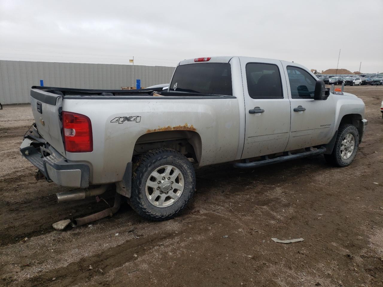 2011 Chevrolet Silverado - Image 3
