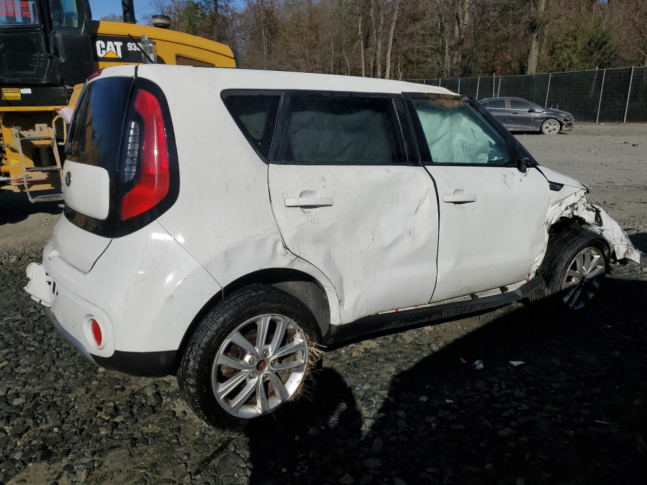 VIN KNDJP3A57J7893031 2018 KIA SOUL no.3