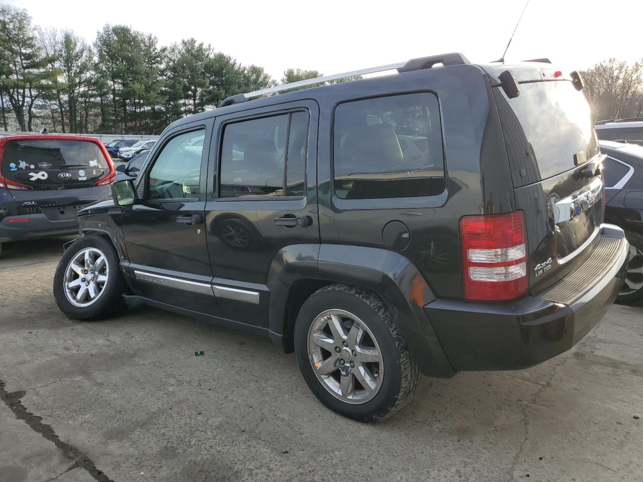 2010 Jeep Liberty (North America) - Image 2