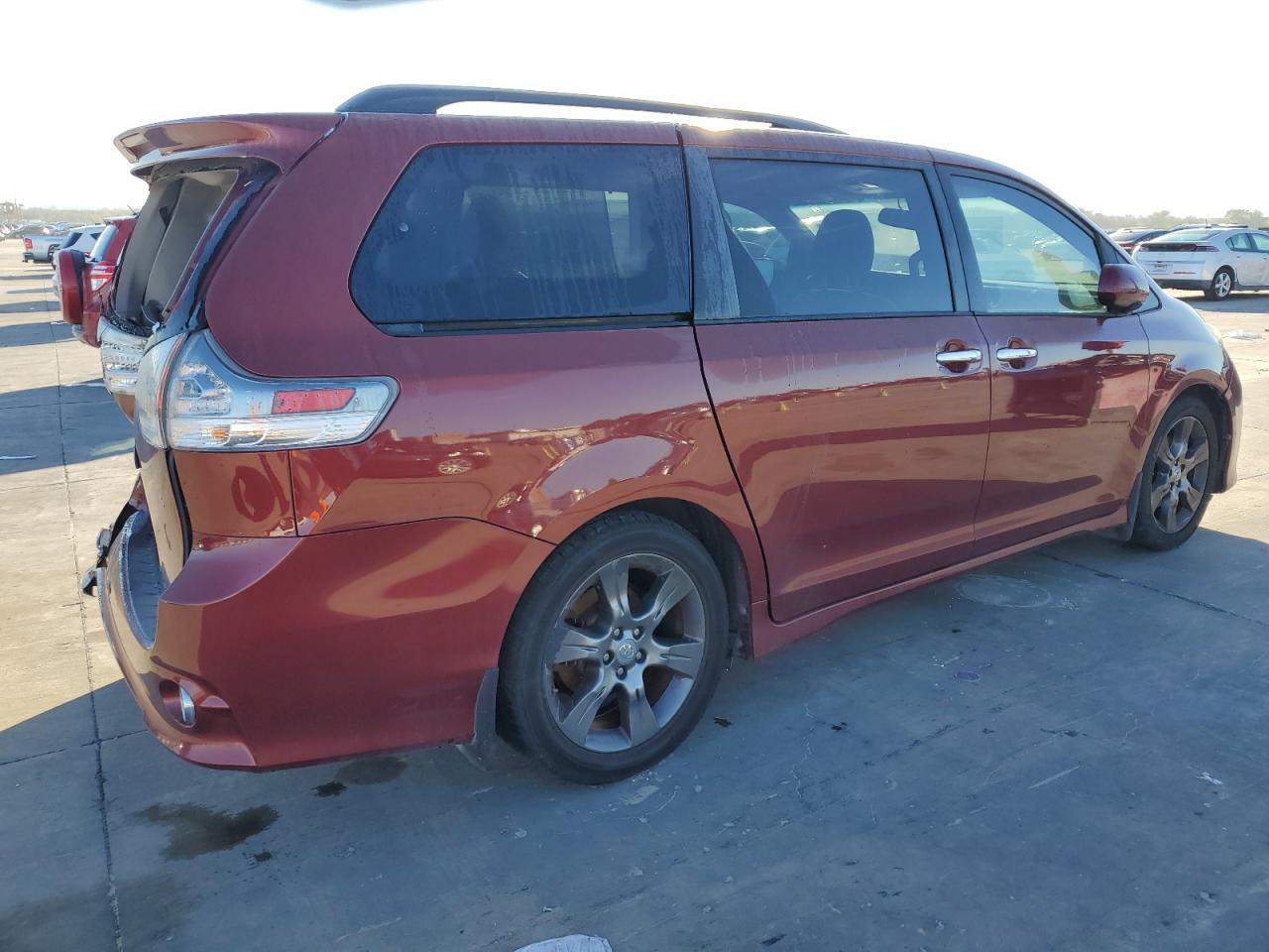 2015 Toyota Sienna - Image 3
