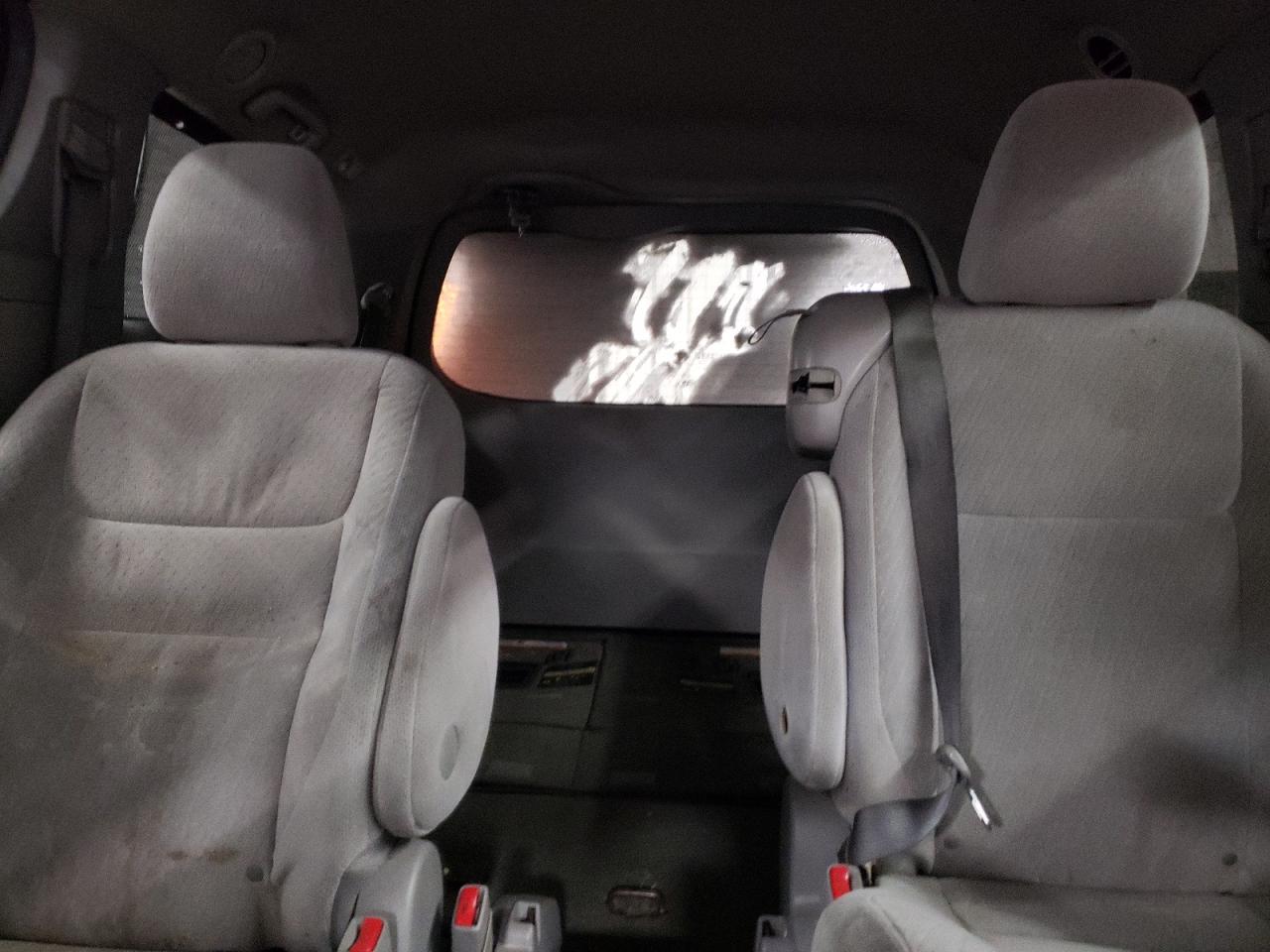 2016 Toyota Sienna - Image 10