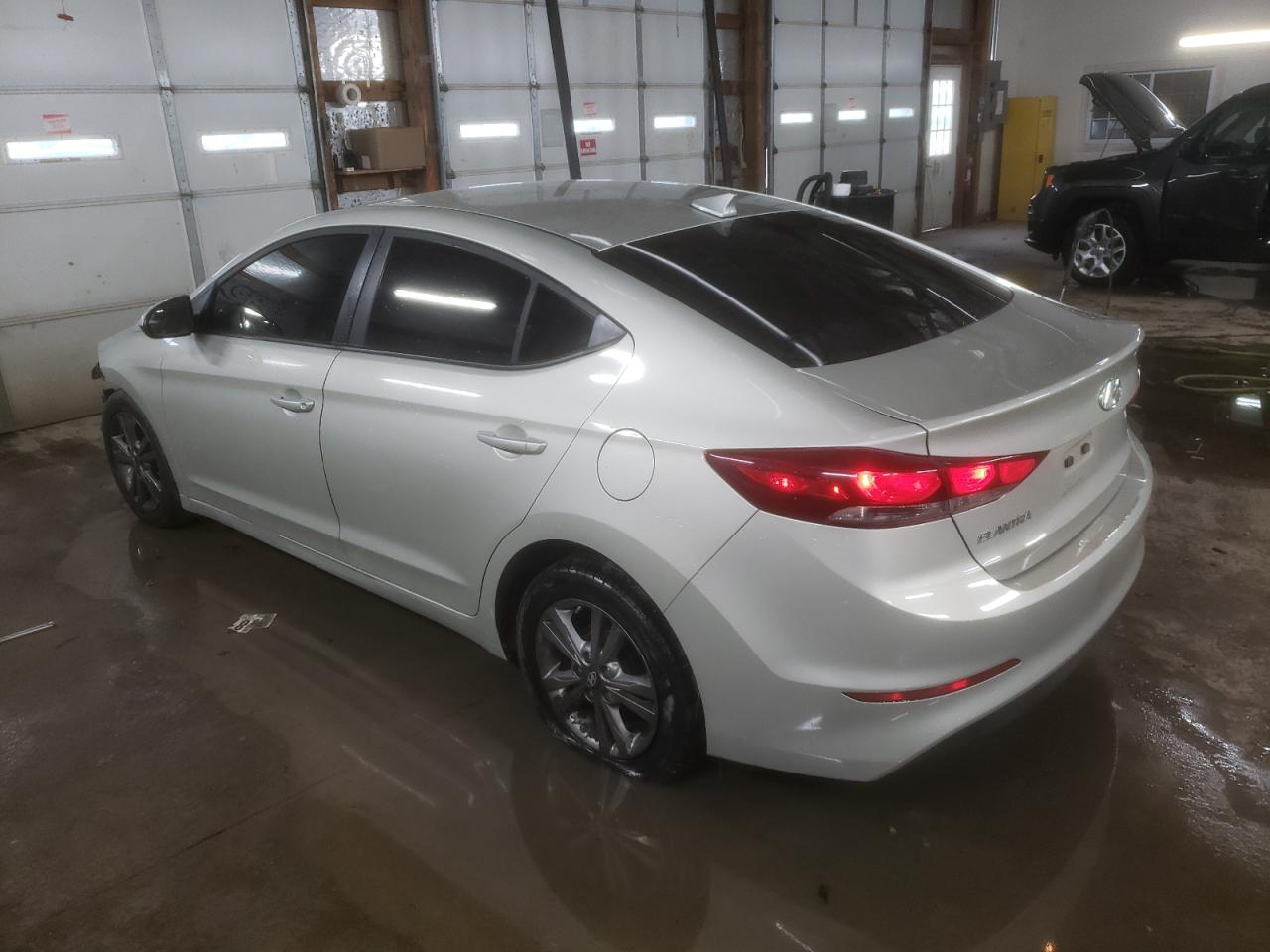 VIN 5NPD84LF7HH002926 2017 HYUNDAI ELANTRA no.2