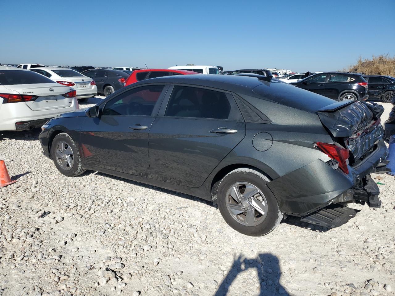 2024 Hyundai Elantra - Image 2