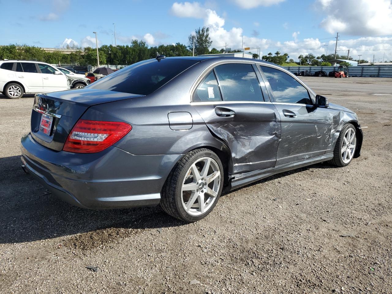 VIN WDDGF4HB2DR274298 2013 MERCEDES-BENZ C-CLASS no.3