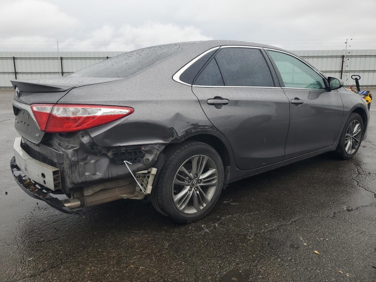 VIN 4T1BF1FK8GU528857 2016 TOYOTA CAMRY no.3