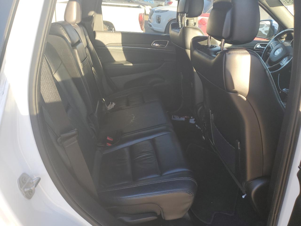 2015 Jeep Grand Cherokee - Image 11
