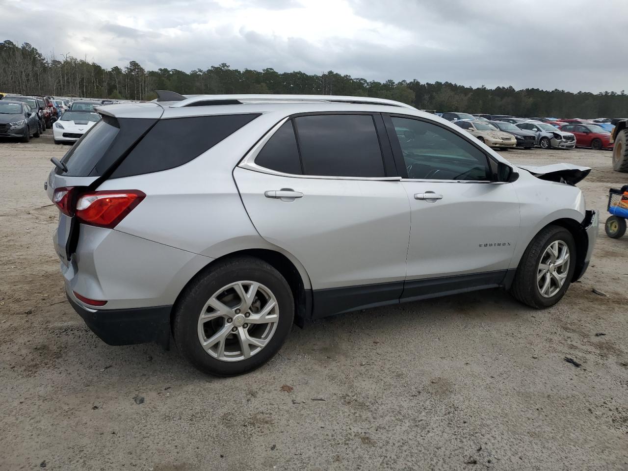 2020 Chevrolet Equinox - Image 3