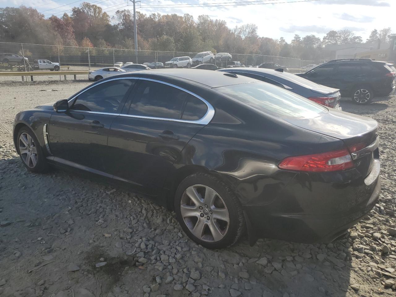2010 Jaguar XF - Image 2
