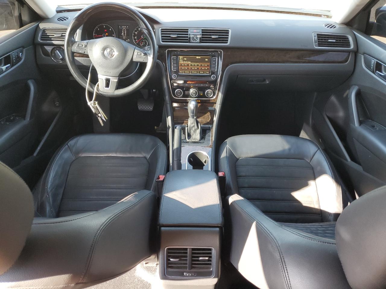2014 Volkswagen Passat - Image 8
