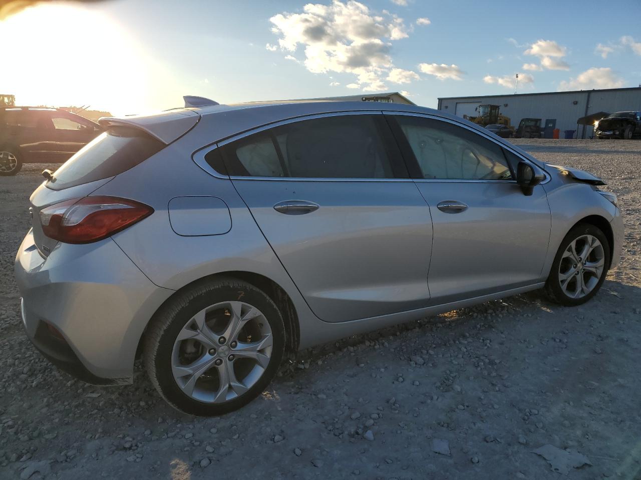 2018 Chevrolet Cruze - Image 3
