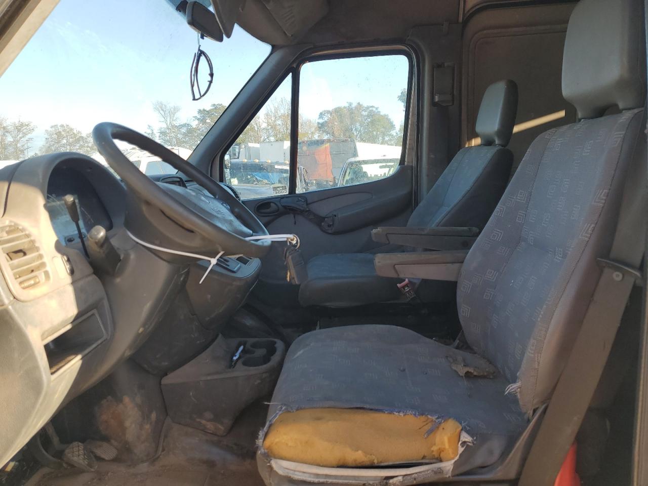 2005 Dodge Sprinter 2500 VIN: WD0PD644655790604 Lot: 81055824