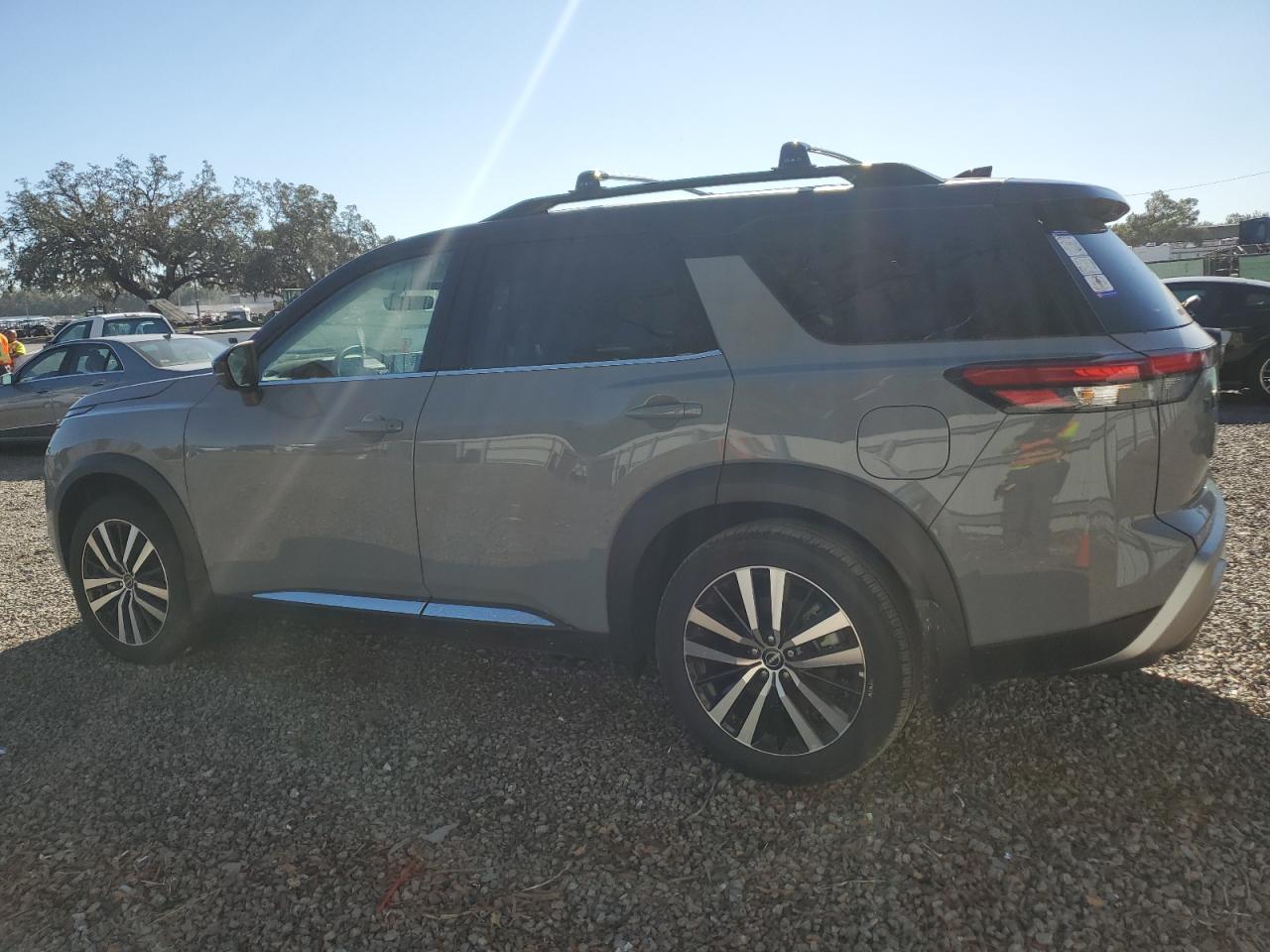 2024 Nissan Pathfinder - Image 2