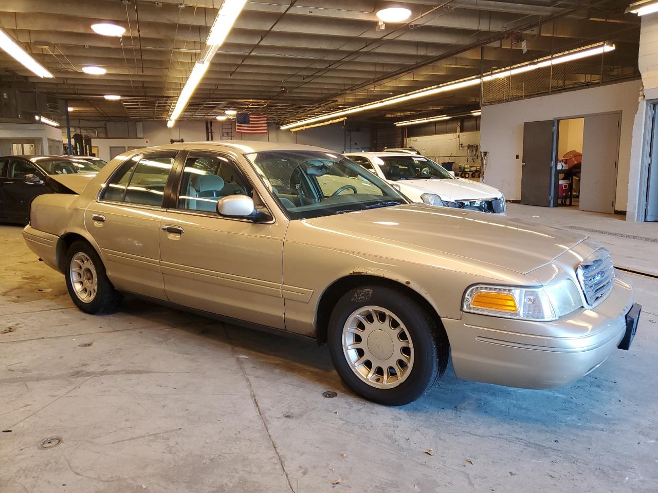 2000 Ford Crown Victoria - Image 4