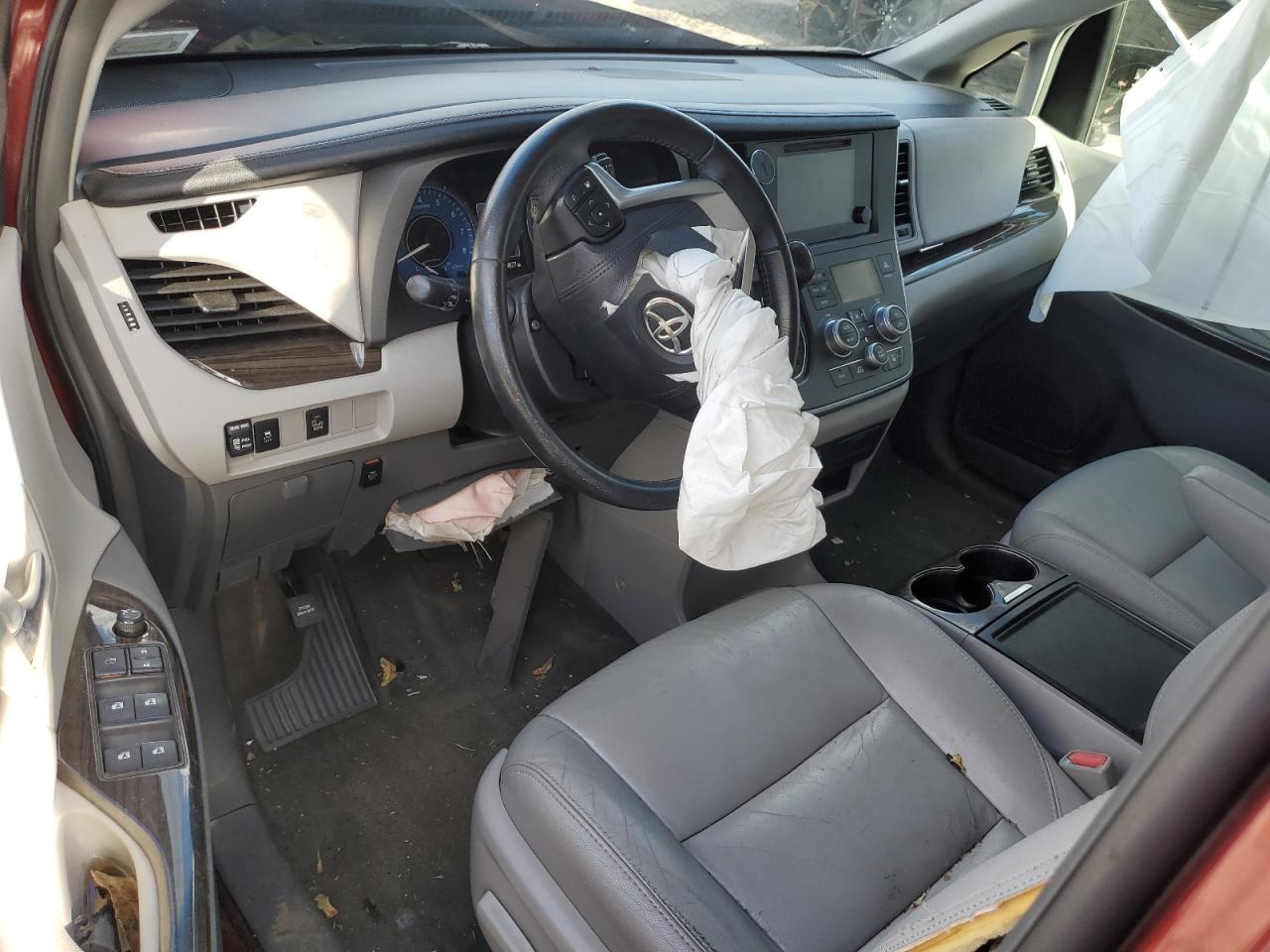 2017 Toyota Sienna - Image 8