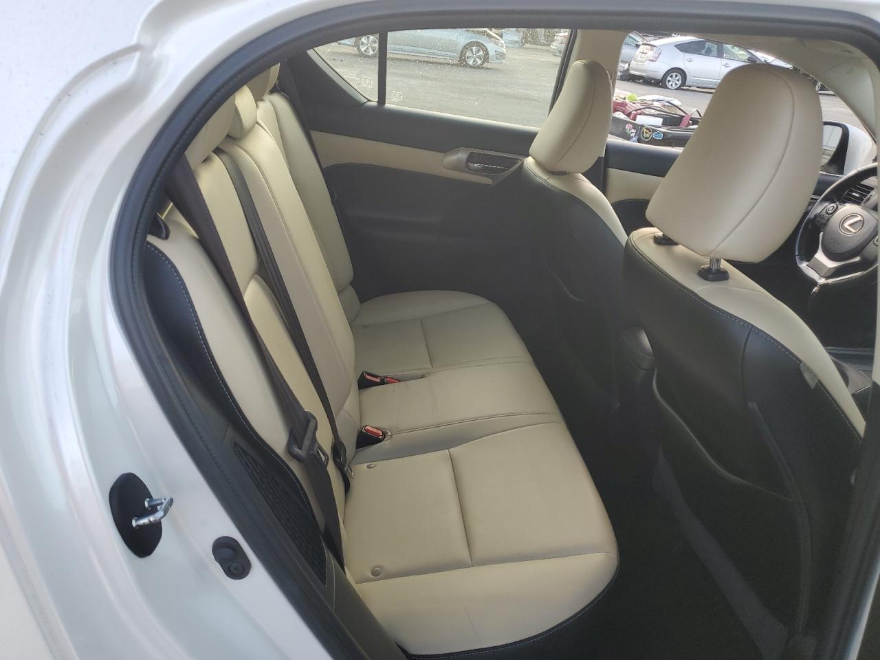 2017 Lexus CT - Image 11