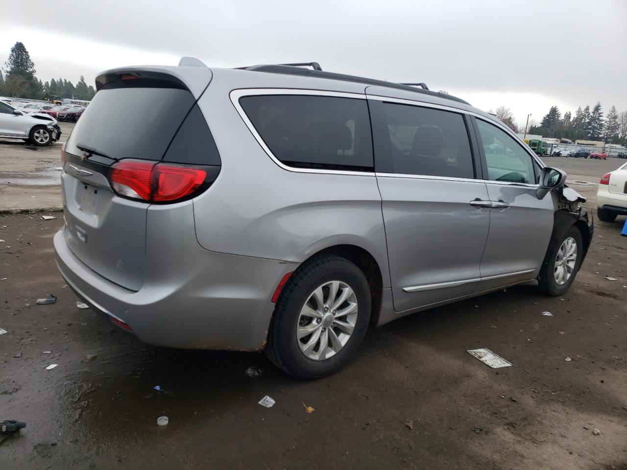 2017 Chrysler Pacifica - Image 3