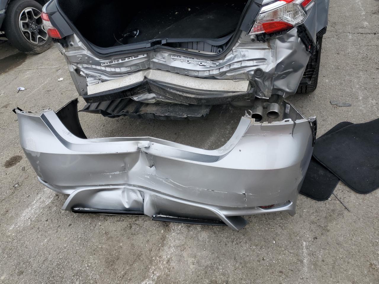 2019 Toyota Camry - Image 12