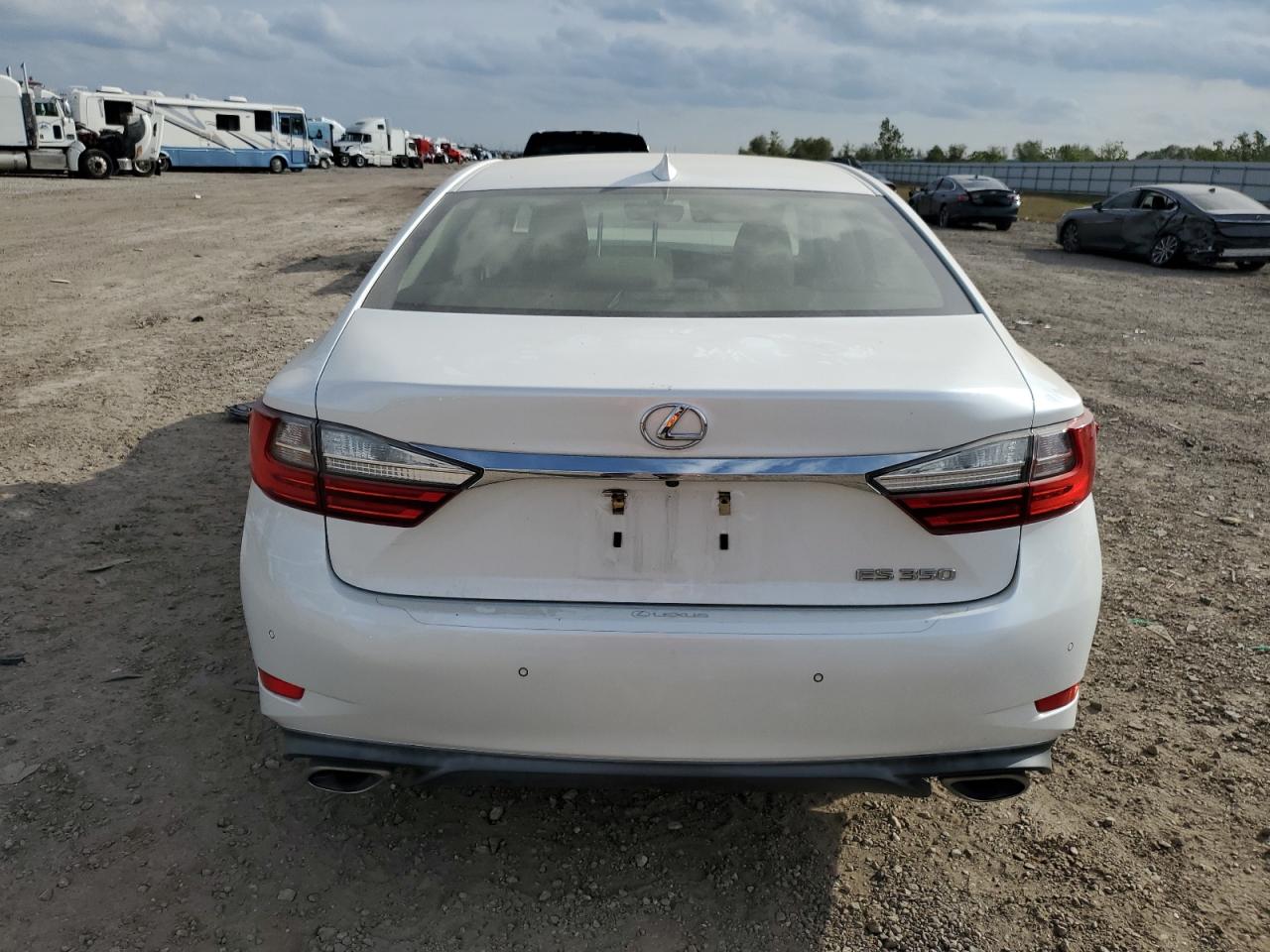 2016 Lexus ES - Image 6