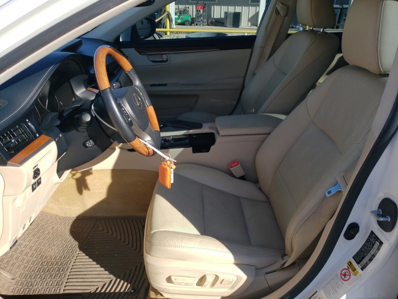 2015 Lexus ES - Image 7