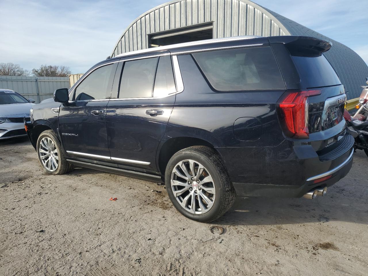 2022 GMC Yukon - Image 2