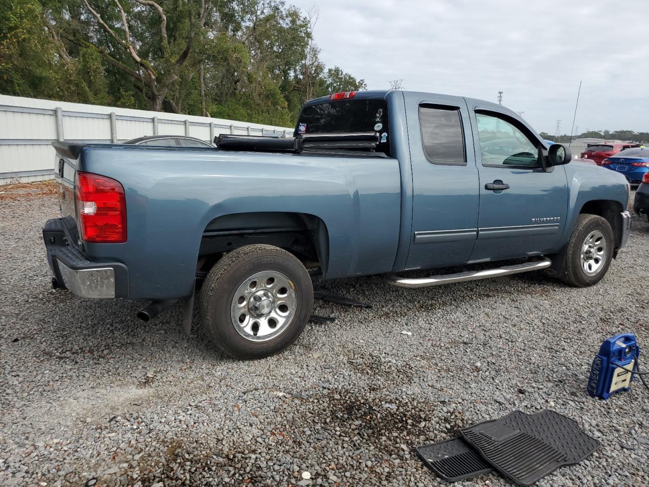 2012 Chevrolet Silverado - Image 3
