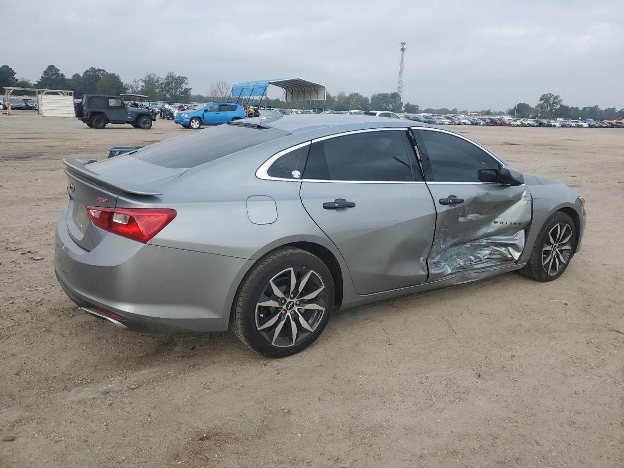 2023 Chevrolet Malibu - Image 3