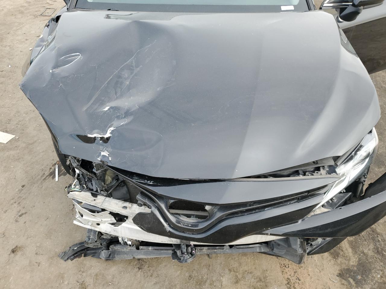 2018 Toyota Camry - Image 11