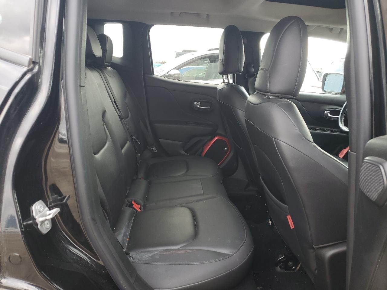 2016 Jeep Renegade - Image 11