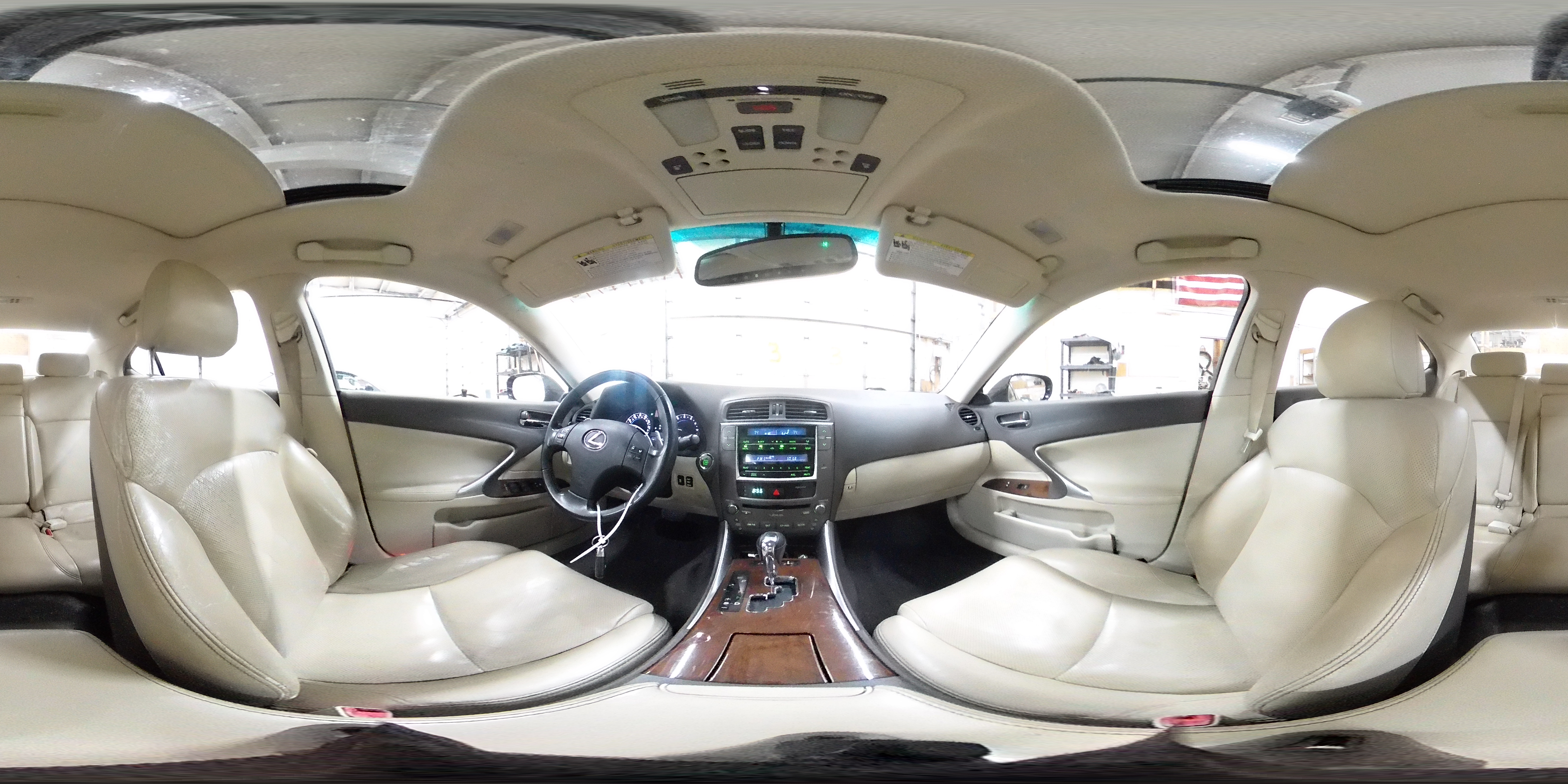 2010 Lexus IS - Image 12
