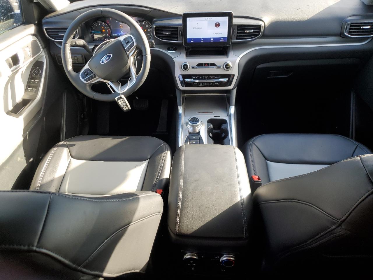 2023 Ford Explorer - Image 8