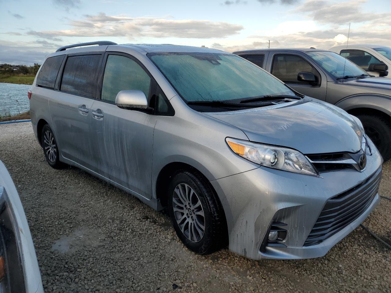 2019 Toyota Sienna - Image 4