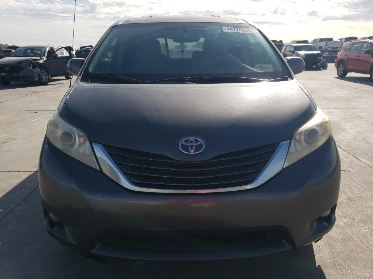 2013 Toyota Sienna - Image 5