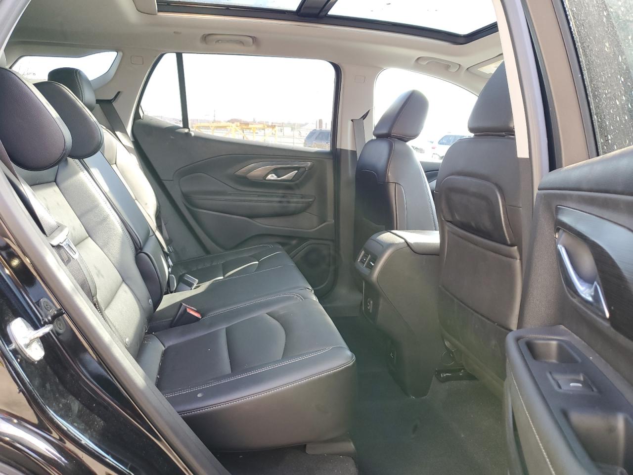 2022 GMC Terrain - Image 11