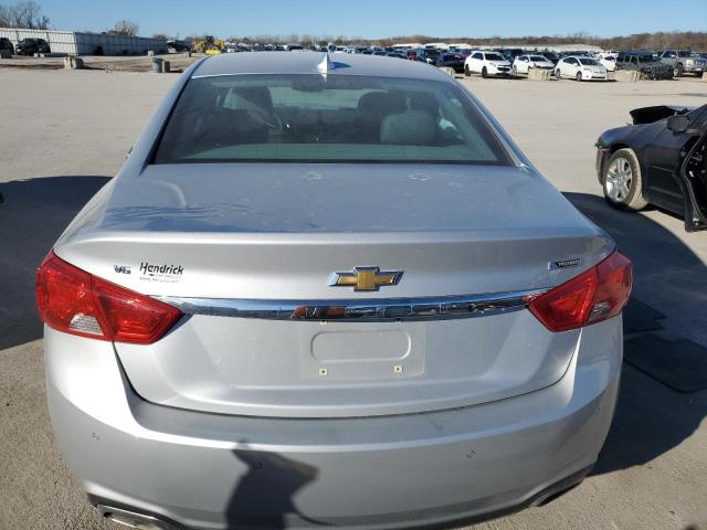 Sedans CHEVROLET IMPALA 2017 Srebrny