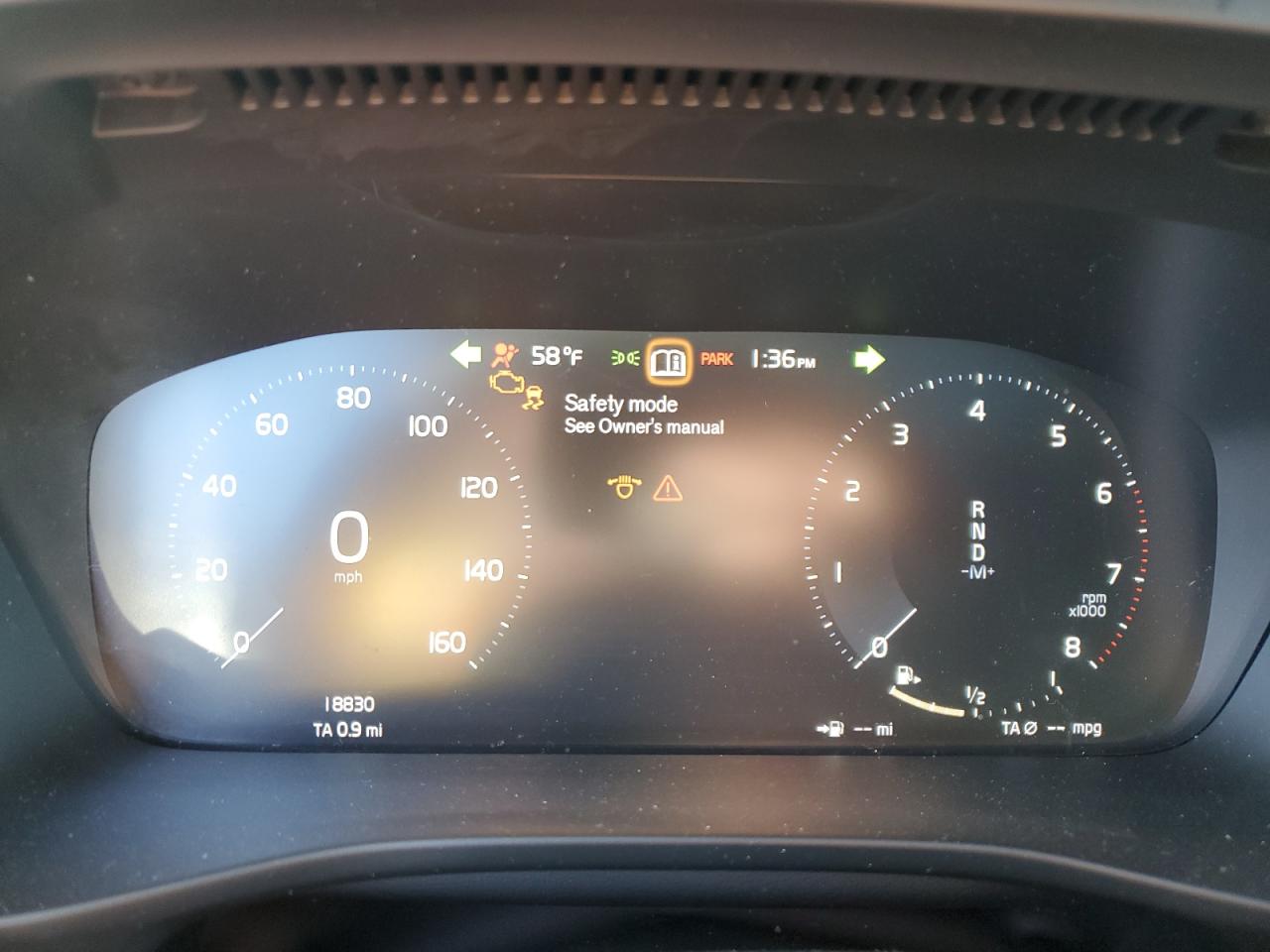 2022 Volvo XC40 - Image 9