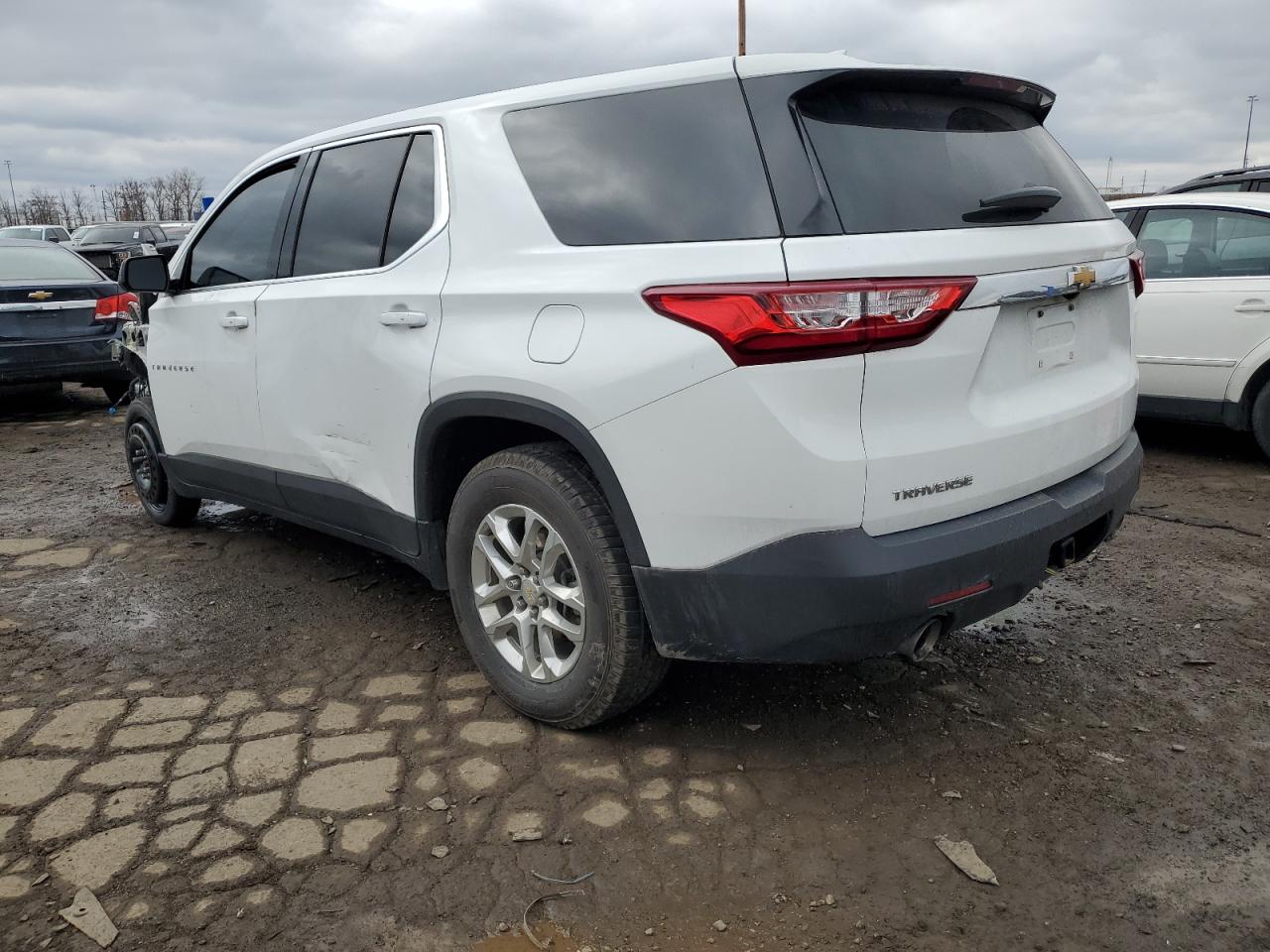 2020 Chevrolet Traverse - Image 2