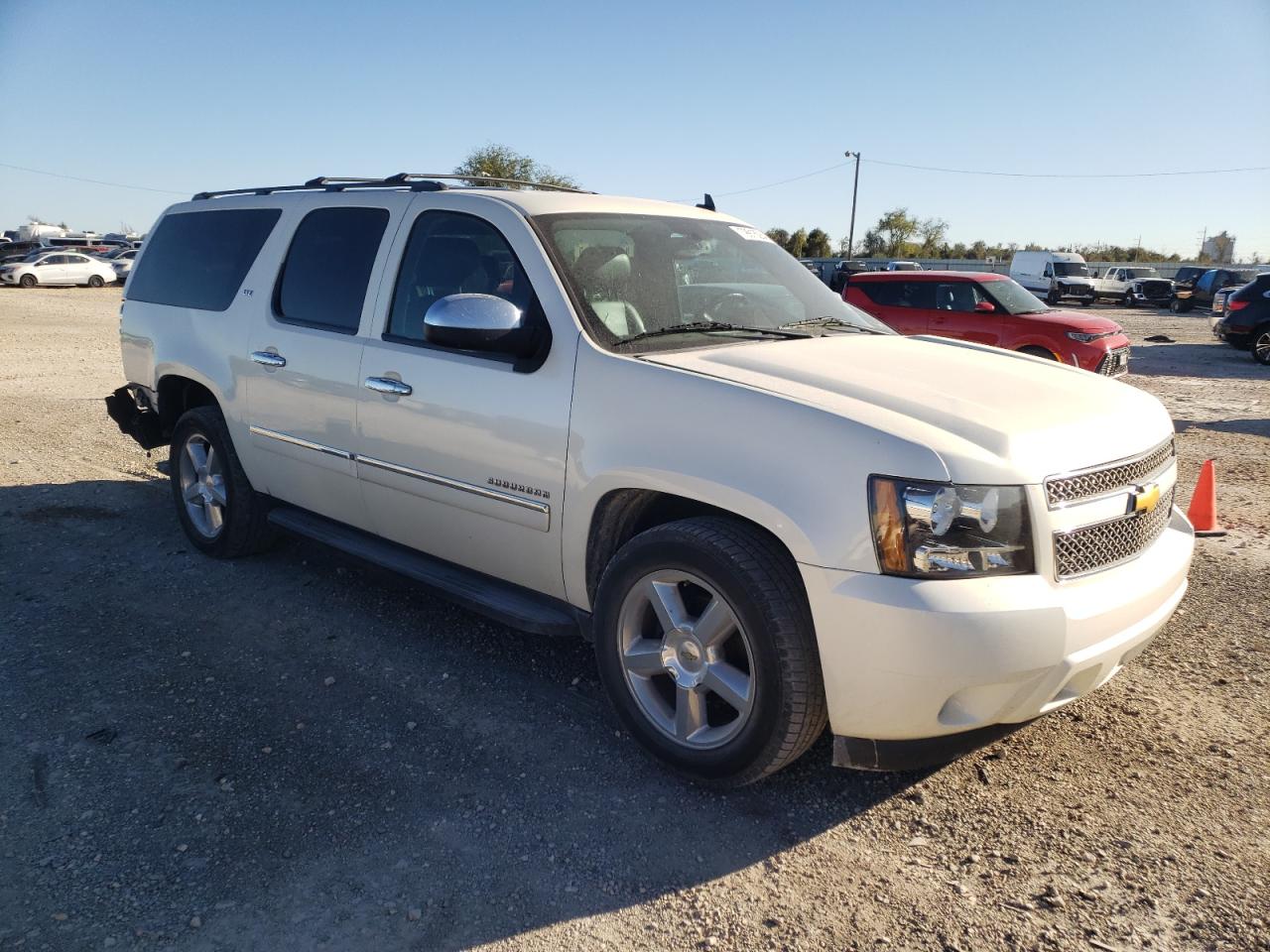 VIN 1GNSKKE76ER213436 2014 CHEVROLET SUBURBAN no.4