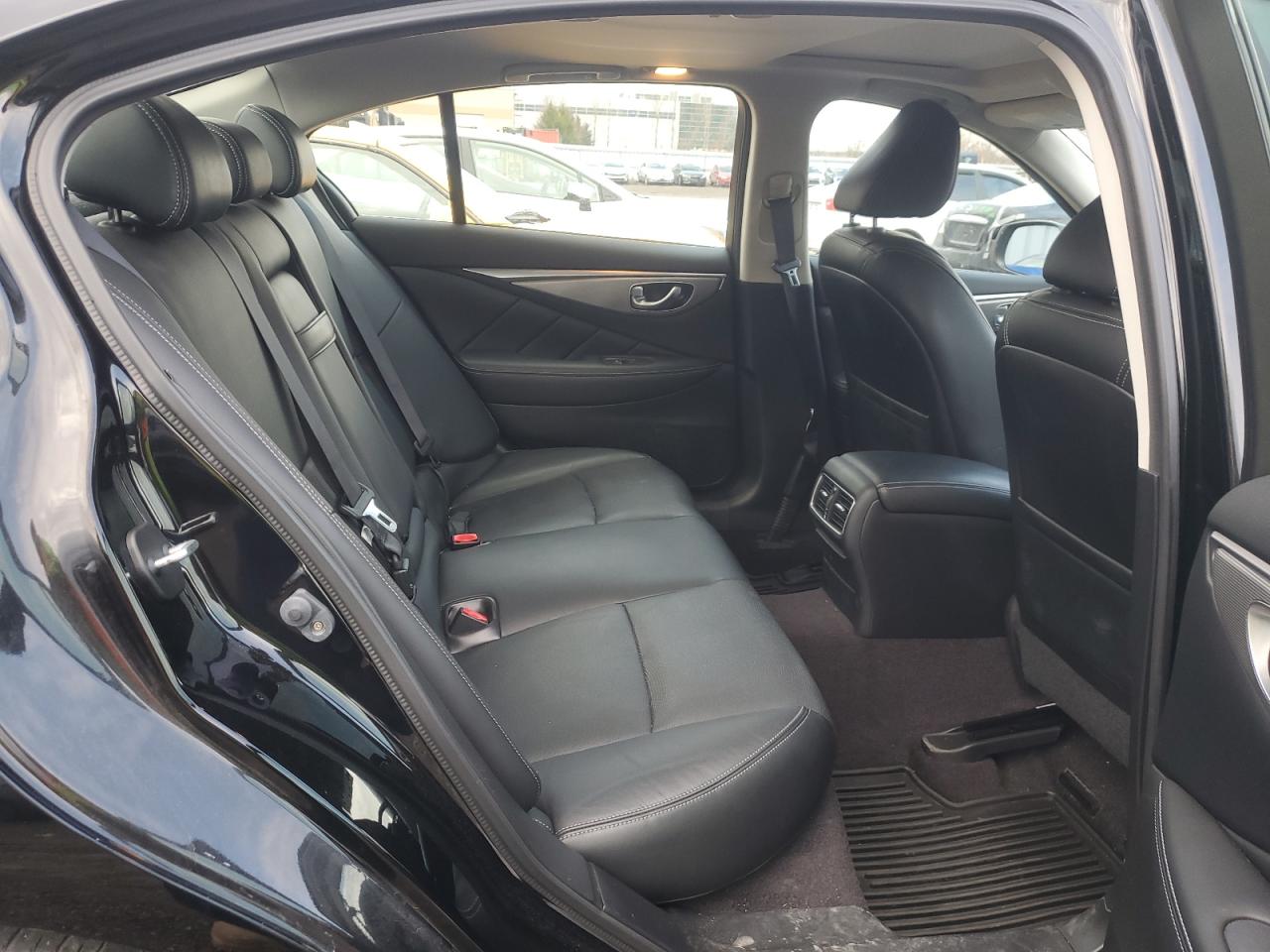 2015 Infiniti Q50 - Image 10