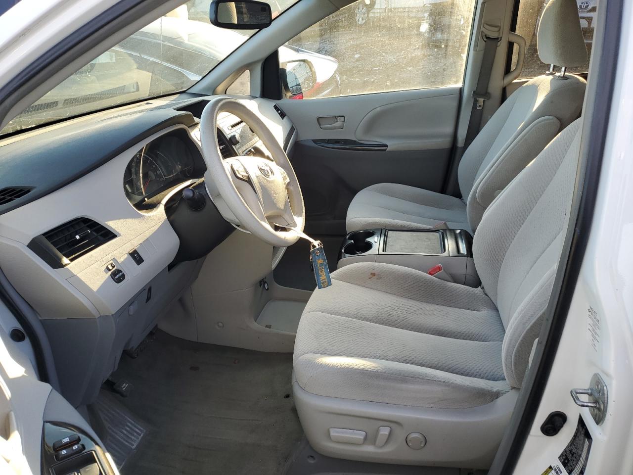 2012 Toyota Sienna - Image 7