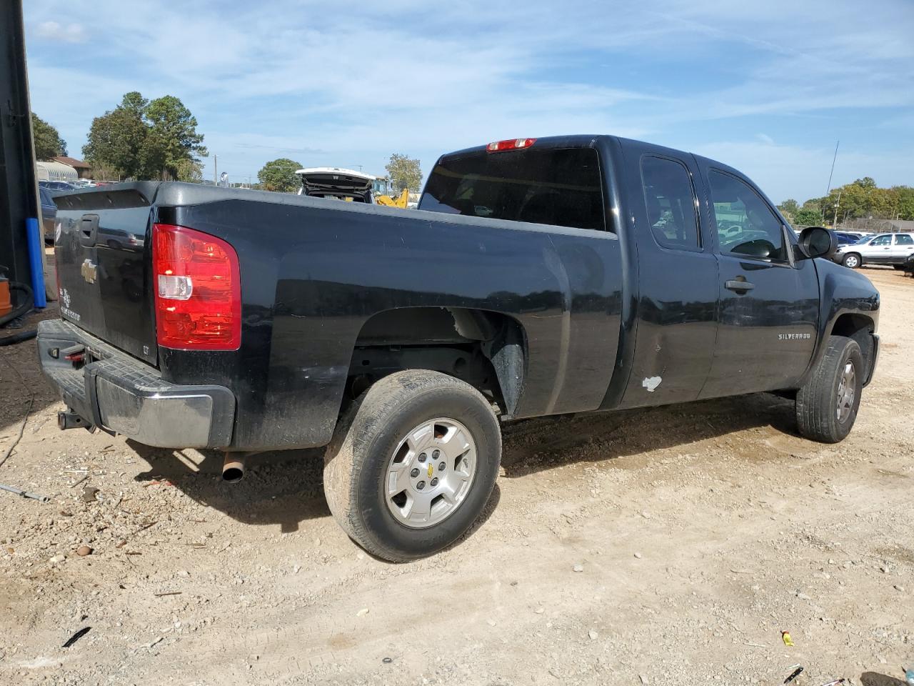 2011 Chevrolet Silverado - Image 3