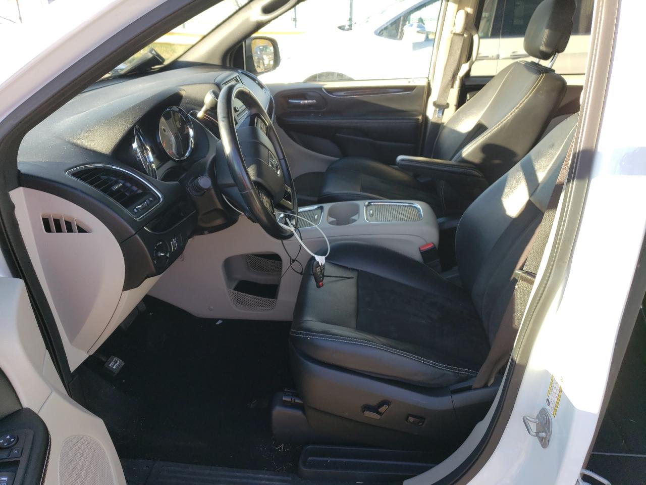 2019 Dodge Caravan - Image 7
