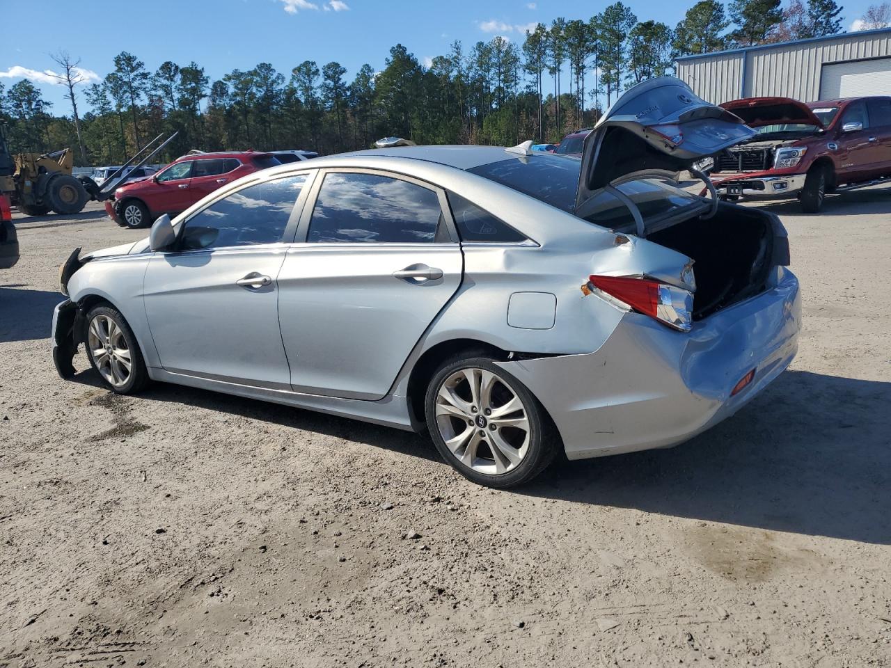 2011 Hyundai Sonata - Image 2