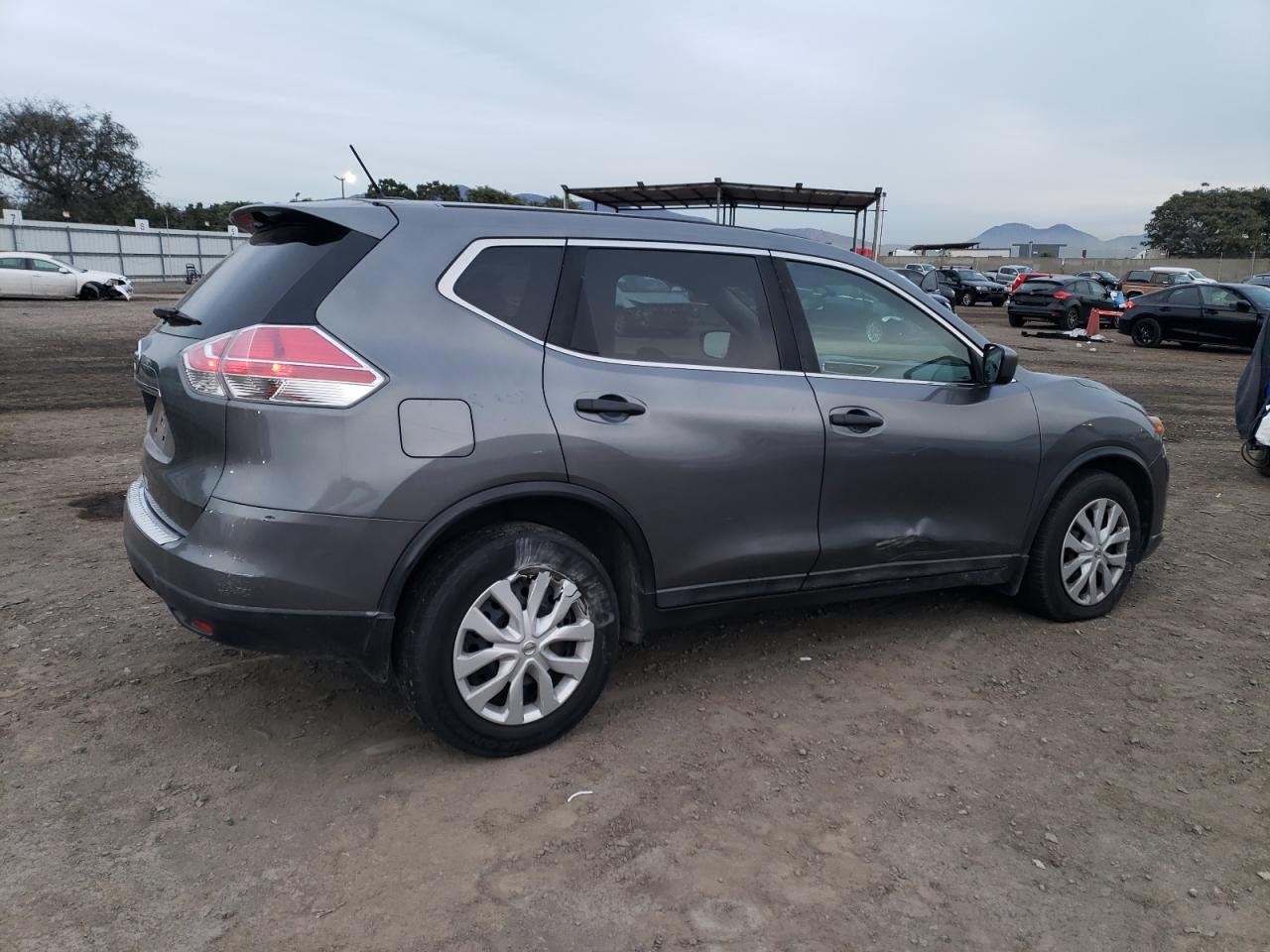 2016 Nissan Rogue - Image 3