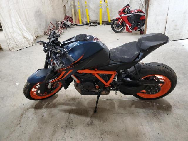 2022 KTM 1290 SUPER DUKE R