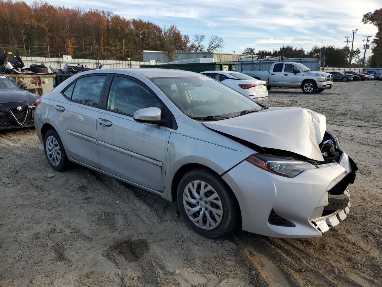 VIN 2T1BURHE2JC038614 2018 TOYOTA COROLLA no.4