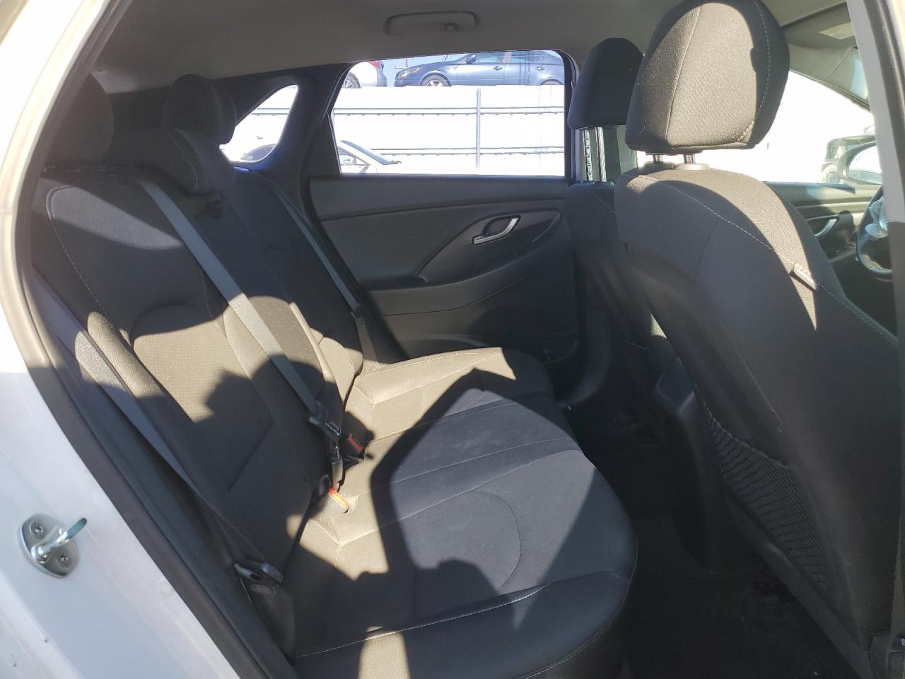 2018 Hyundai Elantra - Image 10