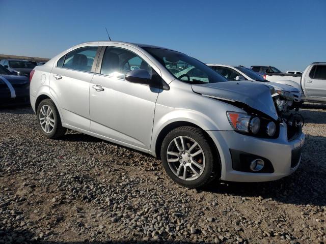 Sedans CHEVROLET SONIC 2012 Srebrny